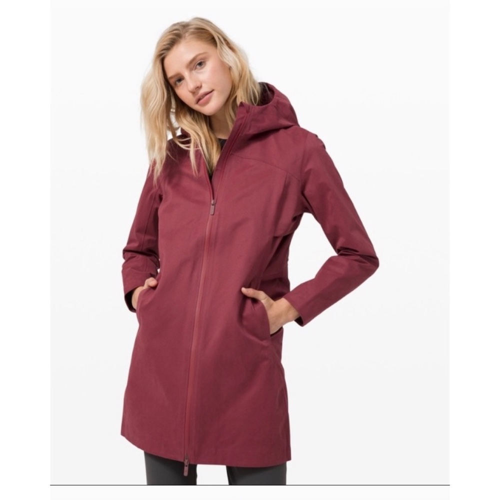 Lululemon Rebel Rain Jacket in Chianti. Size 2